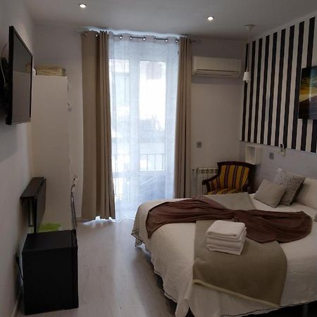 Hostal Mendoza Madrid Exterior photo