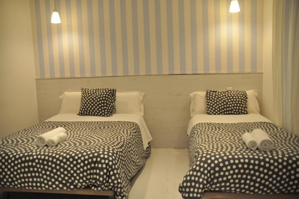 Hostal Mendoza Madrid Exterior photo
