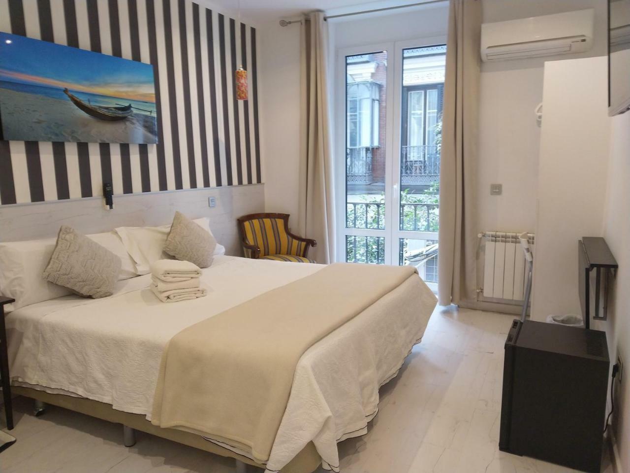 Hostal Mendoza Madrid Exterior photo