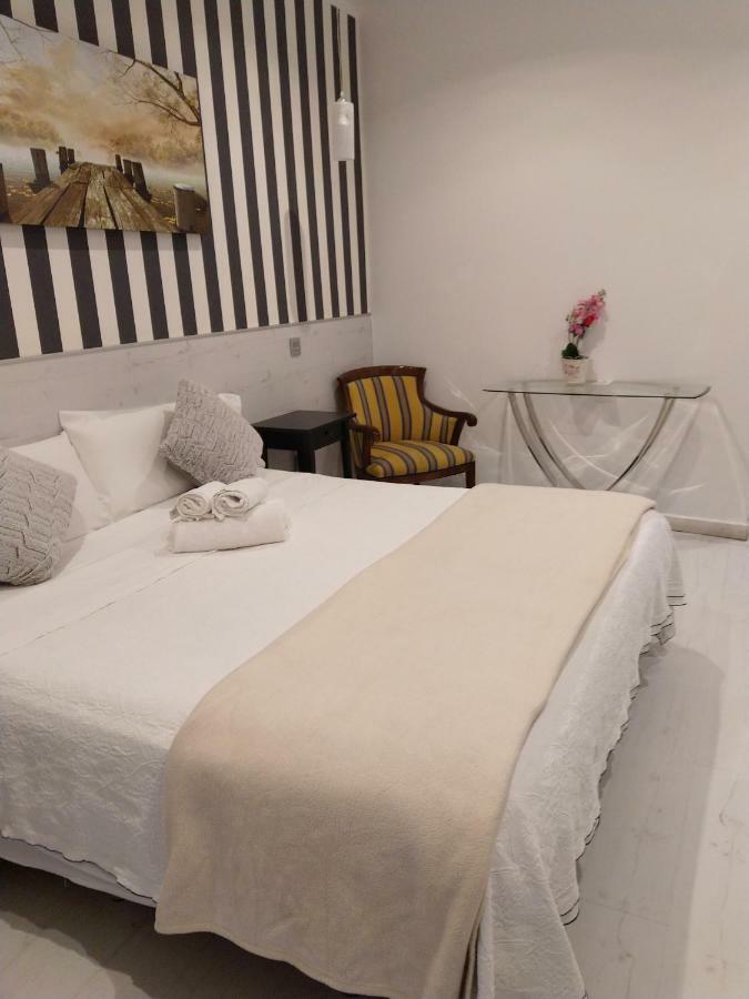 Hostal Mendoza Madrid Exterior photo